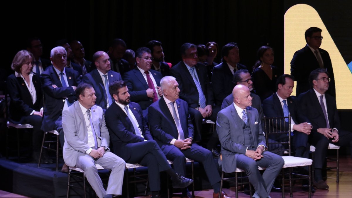 Atención. Al final del discurso, el gabinete ministerial dio las gracias a Lasso a modo de despedida.