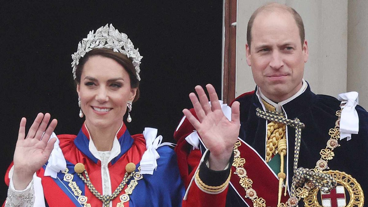 Según un experto en realeza británica, Kate Middleton trata a su esposo, por sus berriches, como si fuera su hijo.