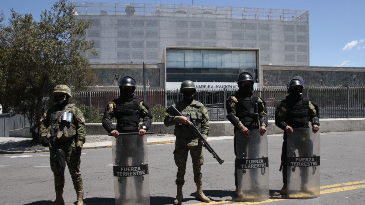 La Asamblea Nacional permanece militarizada tras la decisión del presidente Guillermo Lasso de disolverla, el 17 de mayo pasado.