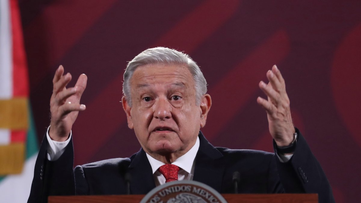 Andrés Manuel López Obrador, hizo repetidas declaraciones sobre asuntos internos de Perú.