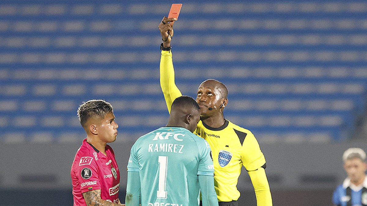 El arquero de Independiente del Valle, Moisés Ramírez, sí estará ante Liga, pese a recibir tarjeta de roja en el último partido de Copa Libertadores.