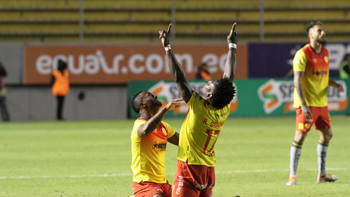 Perlaza (i) sedesligó del Papá, por mutuo acuerdo con la dirigencia auquista.