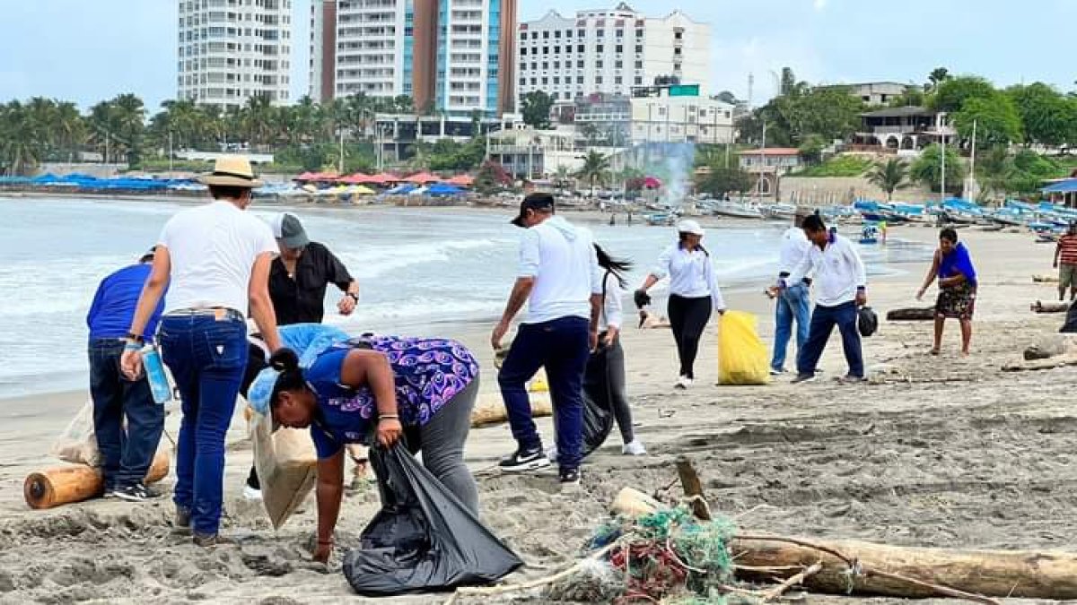 La ciudadanía se unió en una minga la tarde del jueves 25 mayo y este 26 de mayo.