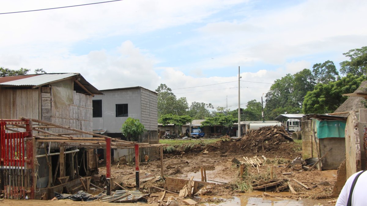 Estragos. El desbordamiento del río afectó a varias viviendas del cantón Quinsaloma