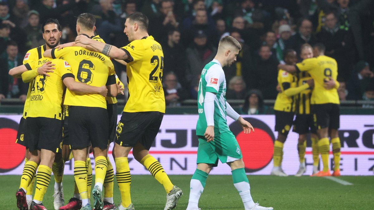 Dos puntos aventaja el Borussia Dortmund sobre el Bayer Múnich.