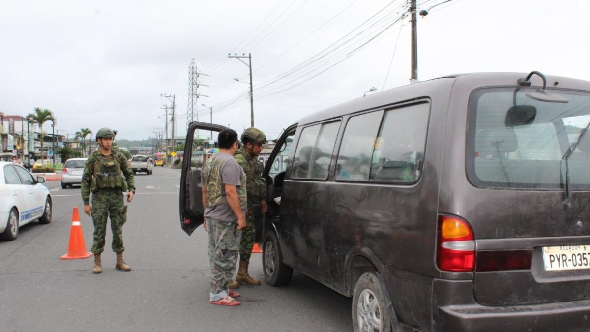 Este 26 de mayo hubo varios operativos militares en la carretera E15, también denominada Troncal del Pacífico.
