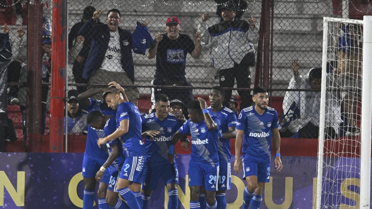 La plantilla de Emelec celebra el tanto de Alejandro Cabeza que significó el 1-1 transitorio ante Huracán. Este lunes recibirán al Guayaquil City por la fecha 12 de LigaPro.