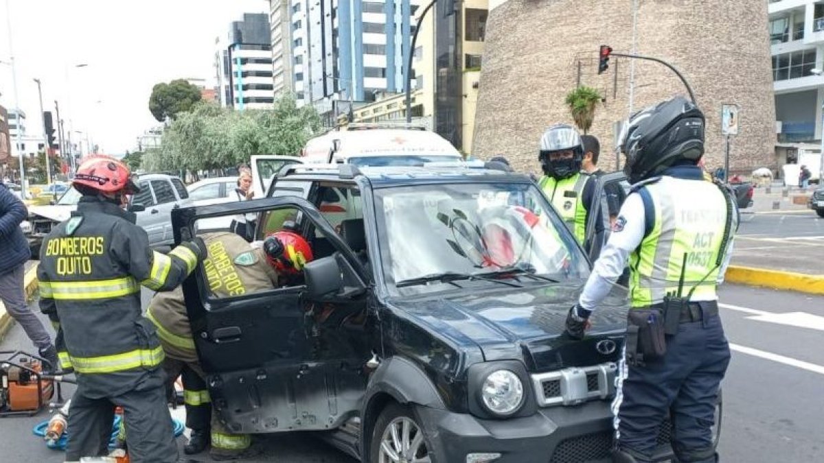Uno de los accidentes se reportó en el norte de Quito, en la avenida Amazonas.