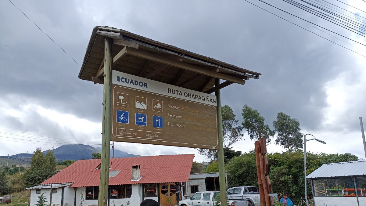 Toacaso. Un cartel turístico ubica a la ruta Qhapaq Ñan en el pueblo.