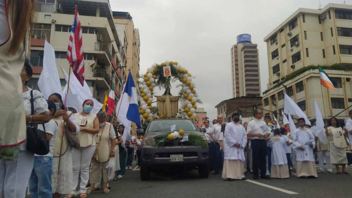 . Habitantes de distintos cantones se han concentrado en el sitio.