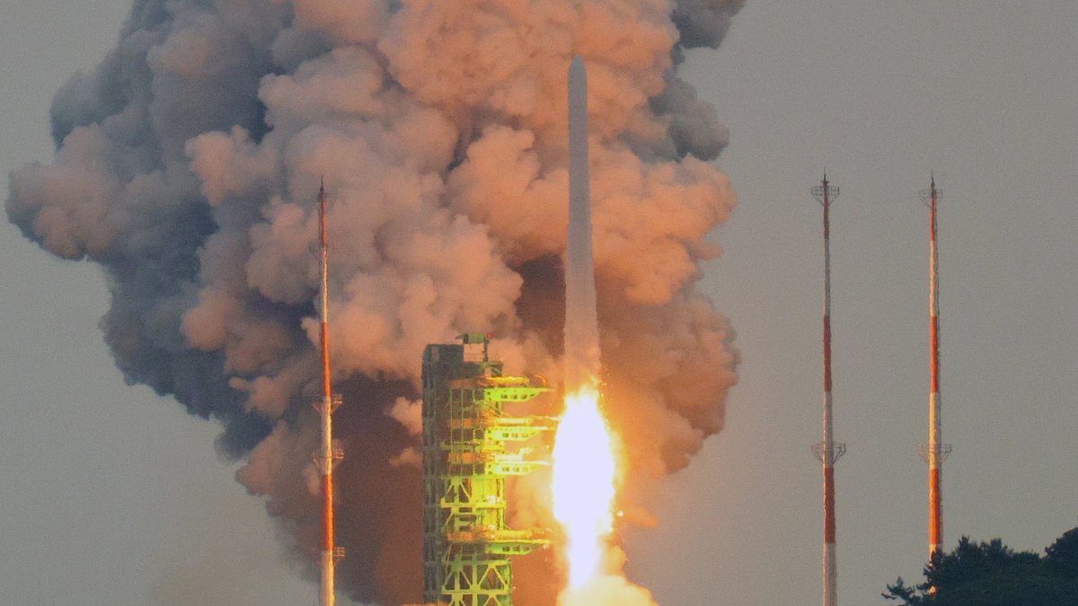Corea del Sur completó el lanzamiento de su cohete Nuri para poner satélites en órbita.