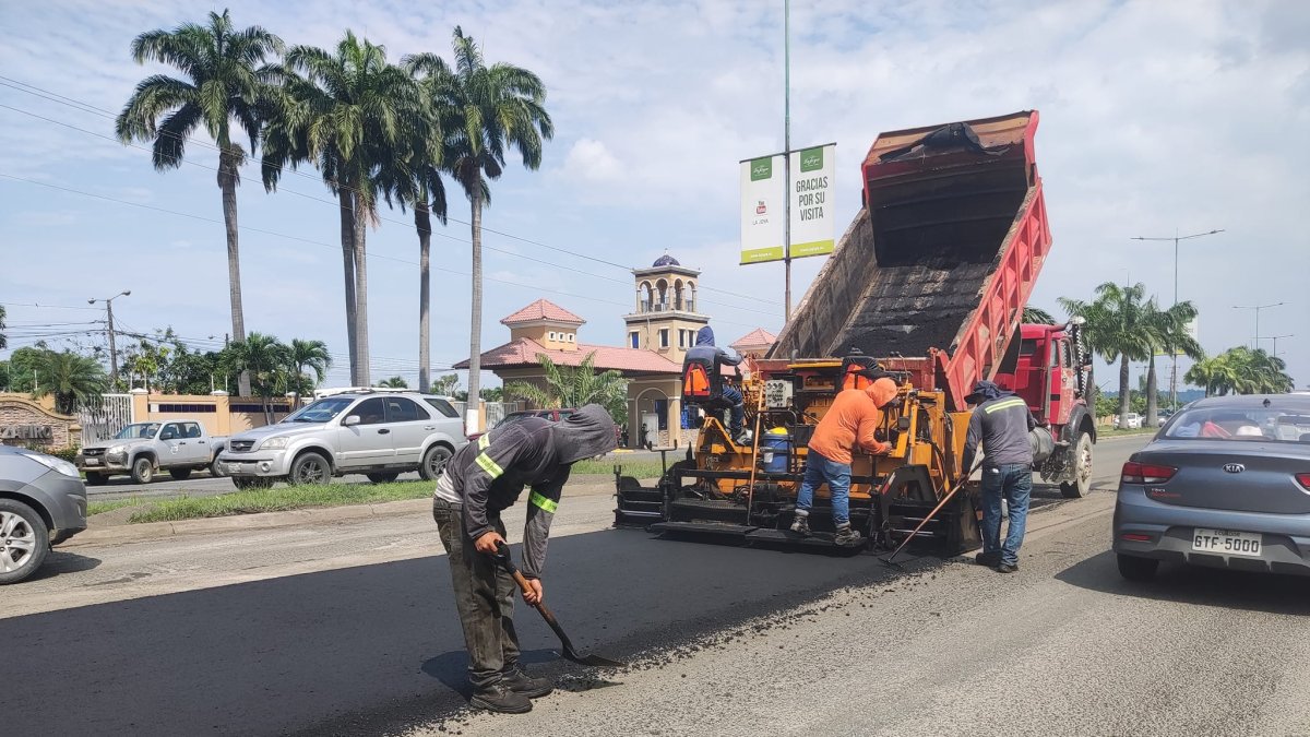 Los trabajos de bacheo comenzaron aproximadamente hace tres días.