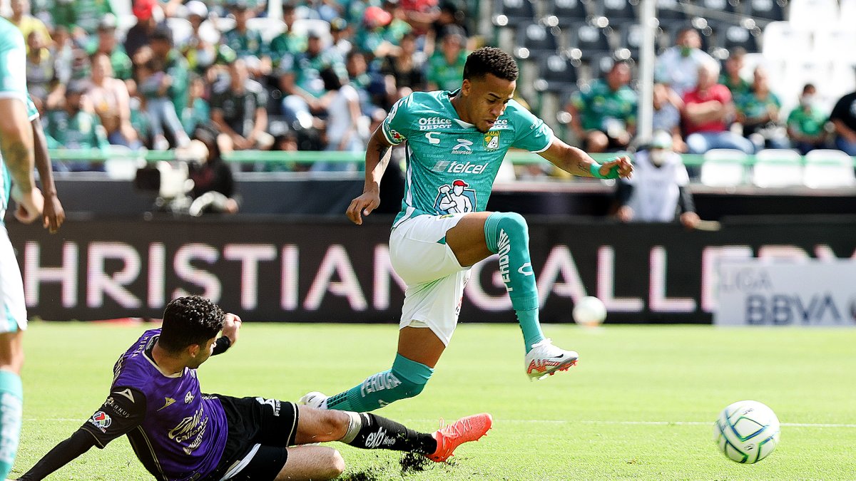 El futbolista milita actualmente en el León FC, pero su equipo prescindiría de sus servicios por la reducción de extranjeros.