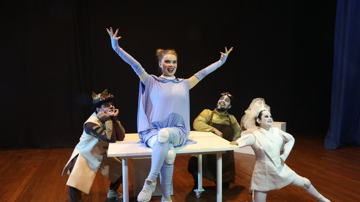 El elenco de esta historia.