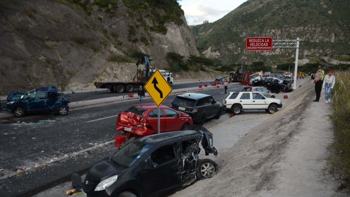 Panorama. Una escena surreal se vivió por varias horas en la Panamericana, a la altura de Guayllabamba.
