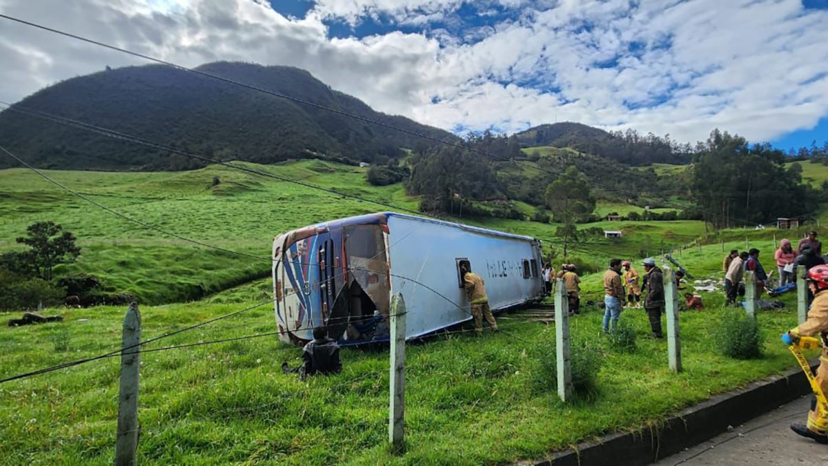 El accidente sucedió en la vía Cuenca-Cumbe-Loja.