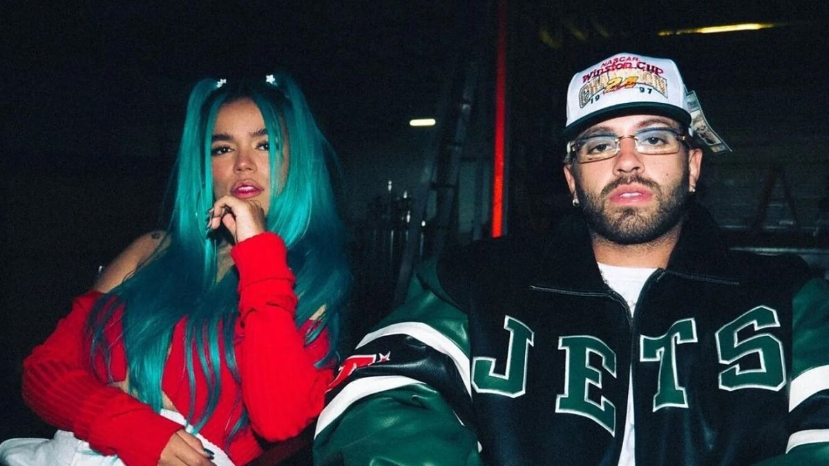 Karol G y Feid juntos para el videoclip de 'Friki'.