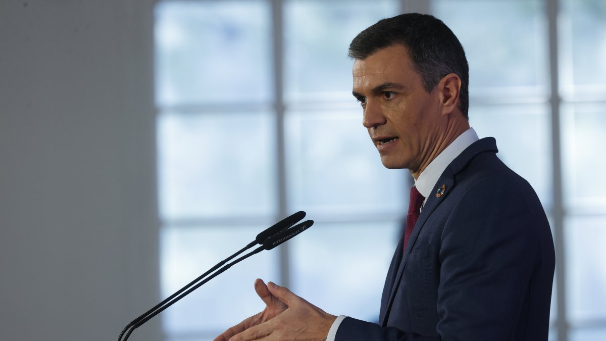 El importante ascenso de la derecha ha hecho que los socialistas pierdan grandes cuotas de poder en gobiernos regionales y ayuntamientos. Pedro Sánchez llama a elecciones anticipadas.