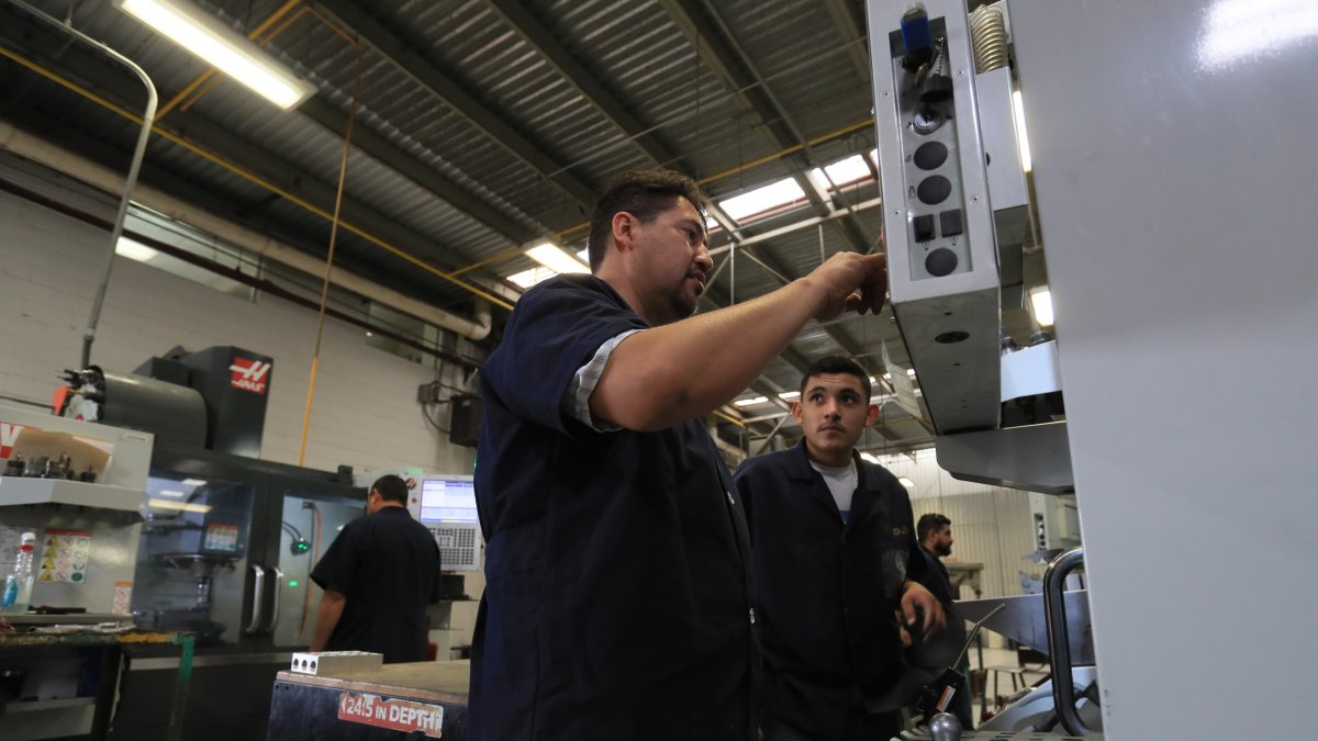 México.-Empleados trabajan en una maquiladora, en Ciudad Juárez.