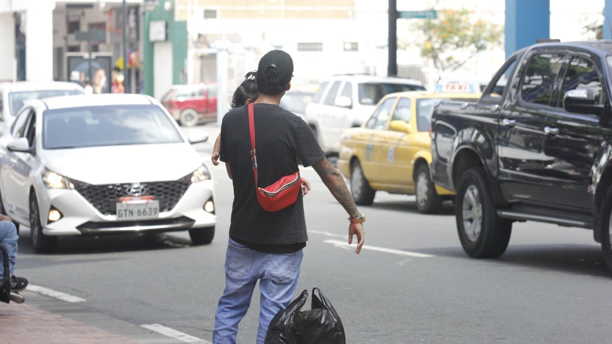Referencial. Un gran porcentaje de deudores de alimentos son padres que están sin trabajo o trabajan esporádicamente. Otros viven del comercio informal.