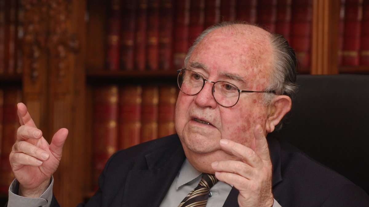 El Dr. Antonio Parra Gil, cumplió una larga trayectoria como diplomático.