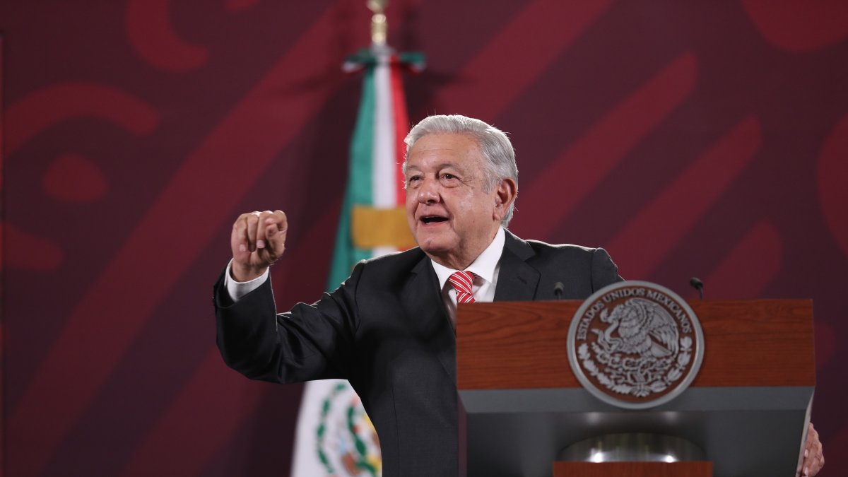 El presidente de México promete que se hará justicia con los 40 migrantes muertos en un incendo en México
