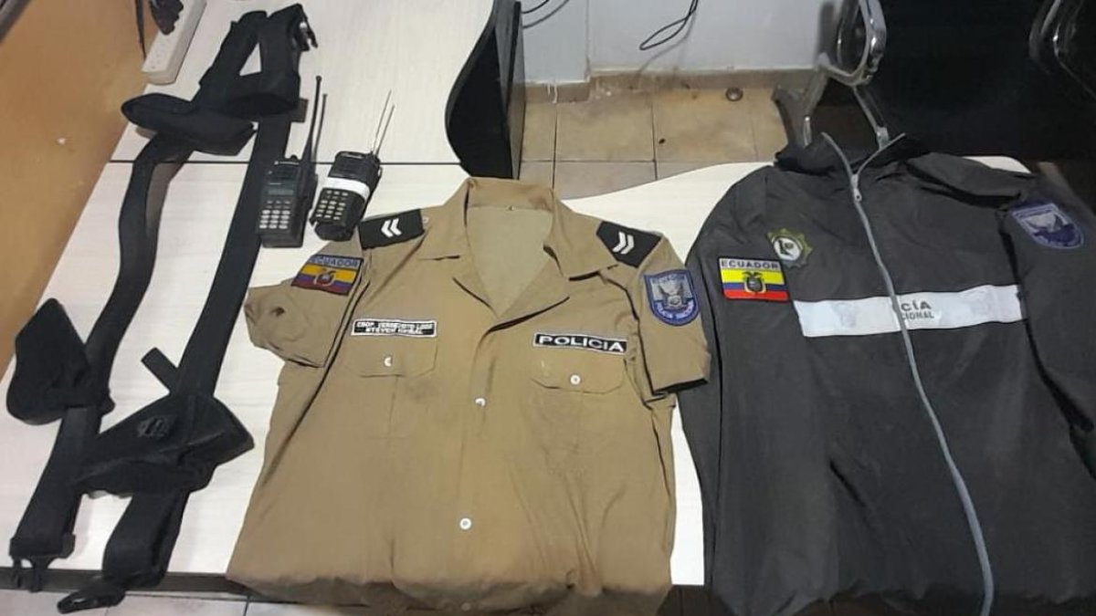 Al no encontrar lo que buscaban los delincuentes, quienes vestían como policías, se llevaron a uno de los trabajadores.