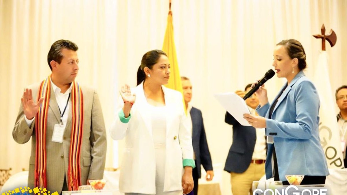 Paola Pabón (centro) presidenta y Julio Robles (izquierda) vicepresidente de Congope.
