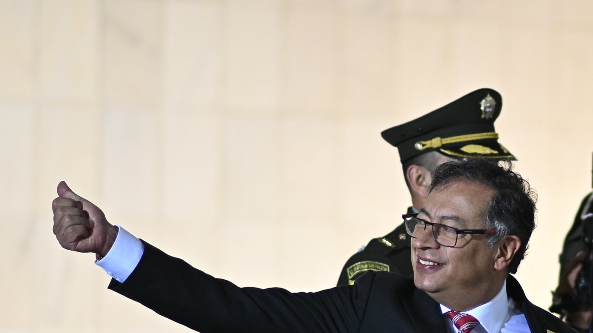 El presidente de Colombia, Gustavo Petro, llega para participar en la cumbre suramericana hoy martes 30 de mayo de 2023, en el palacio de Itamaraty,, en Brasilia (Brasil). 