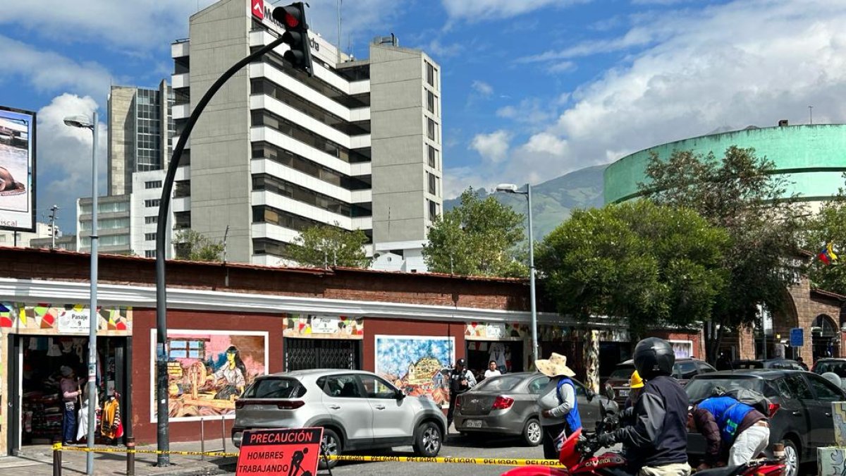 Adecuación. Las cintas de peligro se colocaron en las intersecciones.