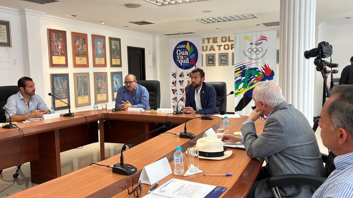 En as instalaciones del COE se llevó a cabo la primera sesión del comité organizador.