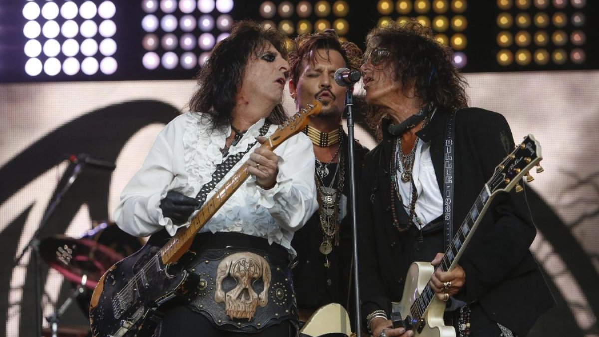 Actuación de Hollywood vampires.