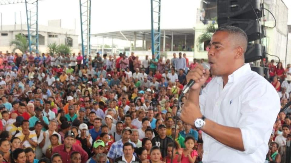 Dirigente. Desde 2010 ha estado en la política. Fue presidente de los gobiernos parroquiales.