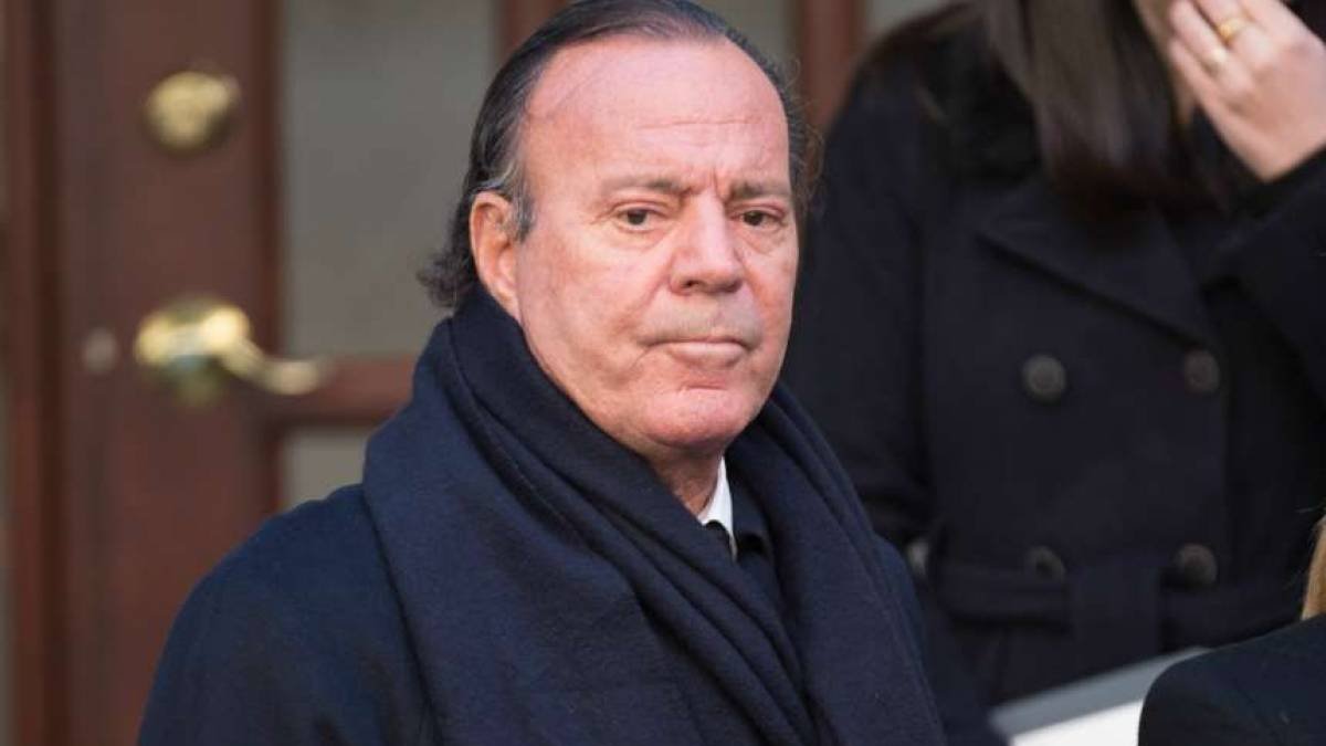 Julio Iglesias.