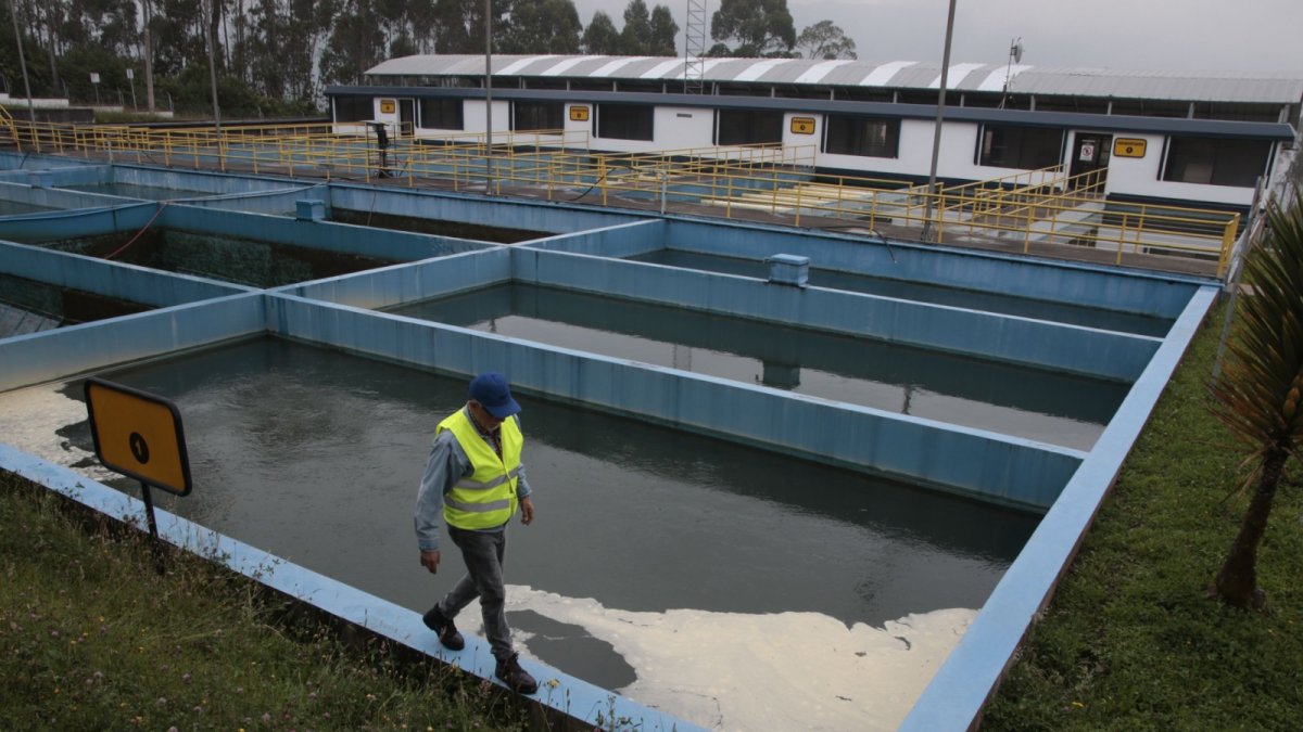 Inspección. Los técnicos a cargo de realizar los estudios para la ampliación de la planta llevan ya dos de los 15 meses asignados para esto.