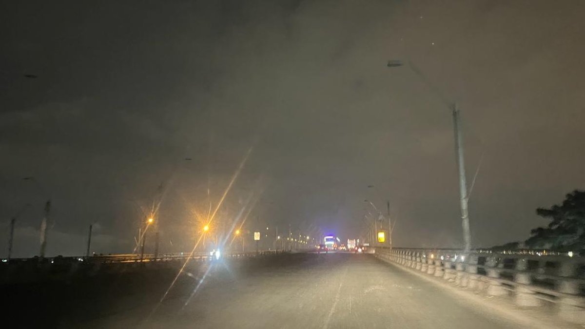 Los ciudadanos detallan que es imposible manejar en estas condiciones.