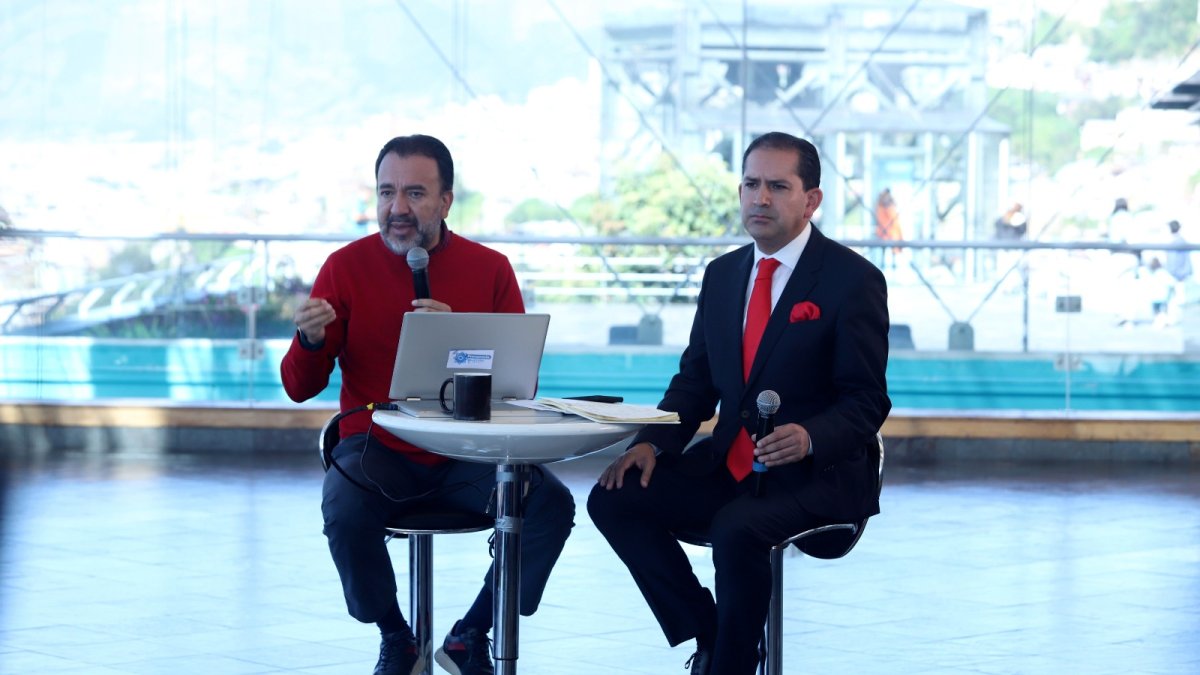 Ofrecimiento. El nuevo gerente del Metro, Víctor Hugo Villacrés junto al alcalde de Quito anunciaron que la obra operará desde diciembre, de 06:00 a 22:00