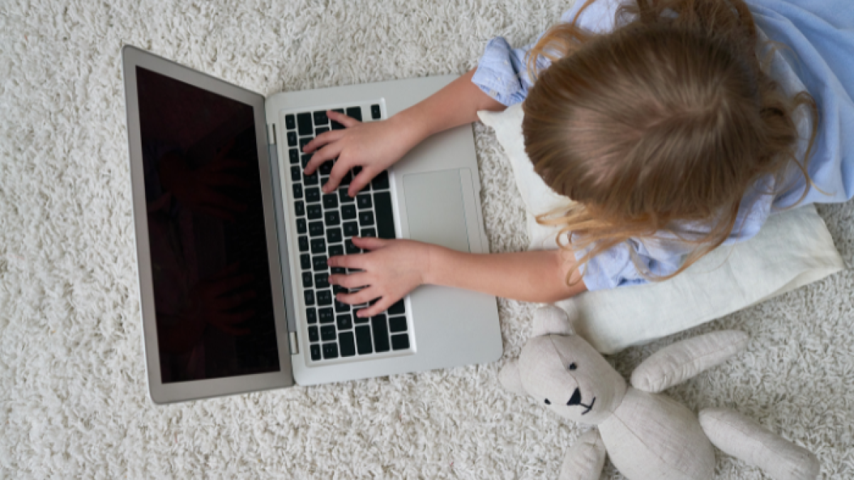 Para acercar a los más pequeños a la tecnología es necesario fomentar un equilibrio saludable con otras actividades.