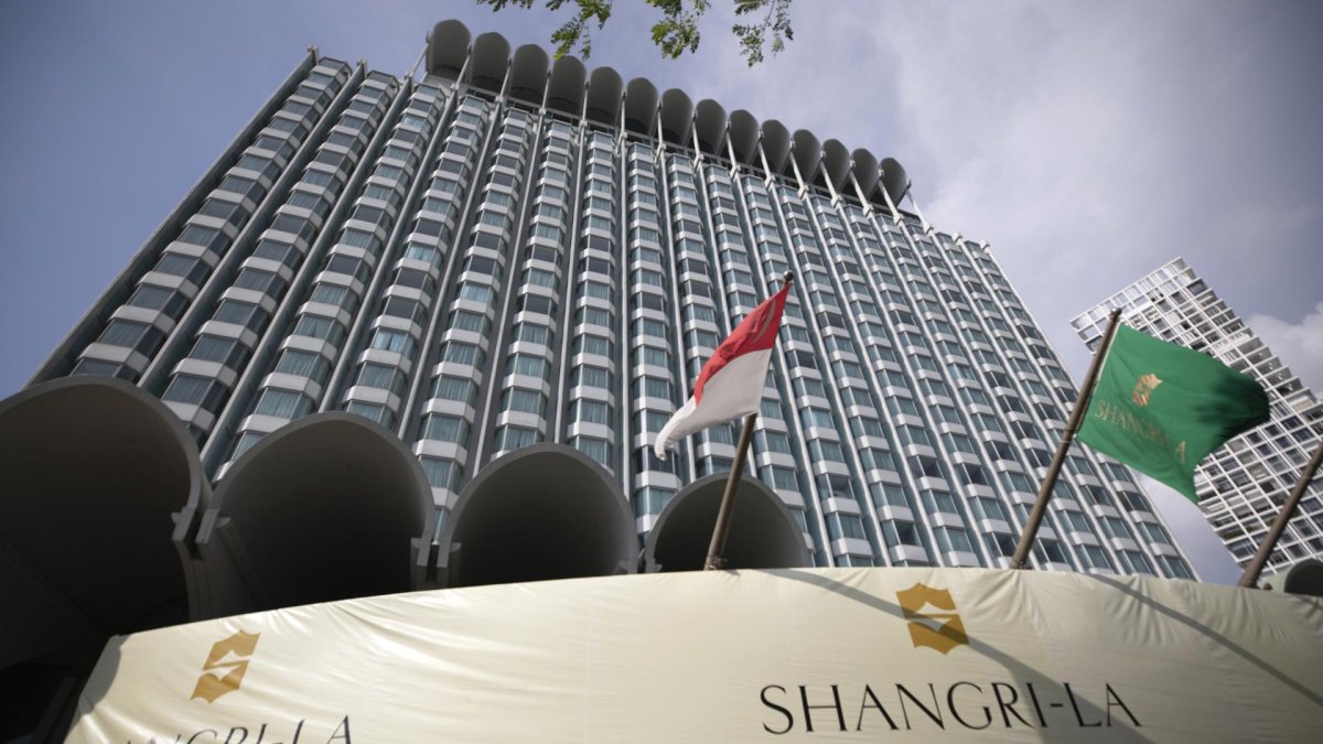 Vista del hotel Shangri-la, sede del 20º Diálogo Shangri-la del Instituto Internacional de Estudios Estratégicos (IISS) en Singapur.