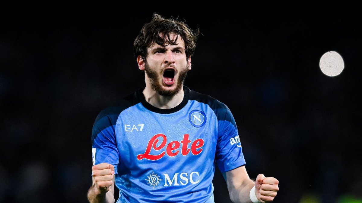 Kvaratskhelia, de 22 años, fue pieza clave en el Nápoles para la consecución de su tercera estrella liguera.