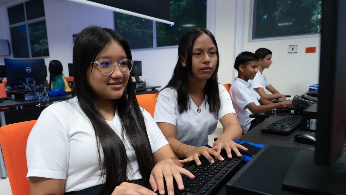 Más de una veintena de estudiantes participaron en un taller.