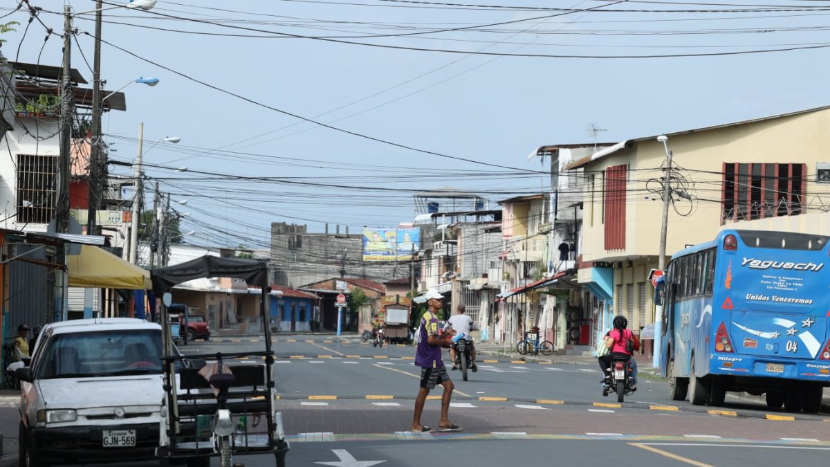Ambiente en Yaguachi durante la tarde del viernes 2 de junio. Los lugareños sienten temor debido al asesinato de La Mole, sucedido en horas previas.