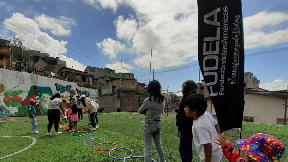 Labor. Un grupo de niños, en una actividad organizada por la oenegé Fudela.