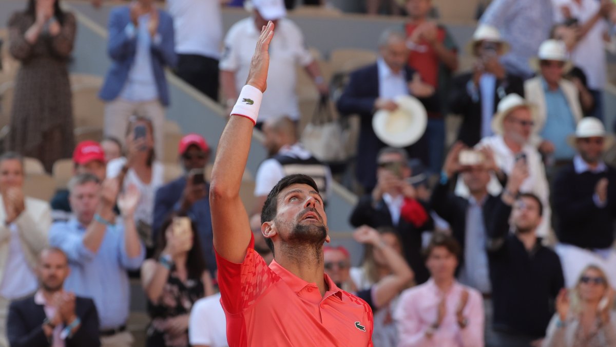 Novak Djokovic tuvo que esforzarse para acceder a los cuartos de final de Roland Garros.