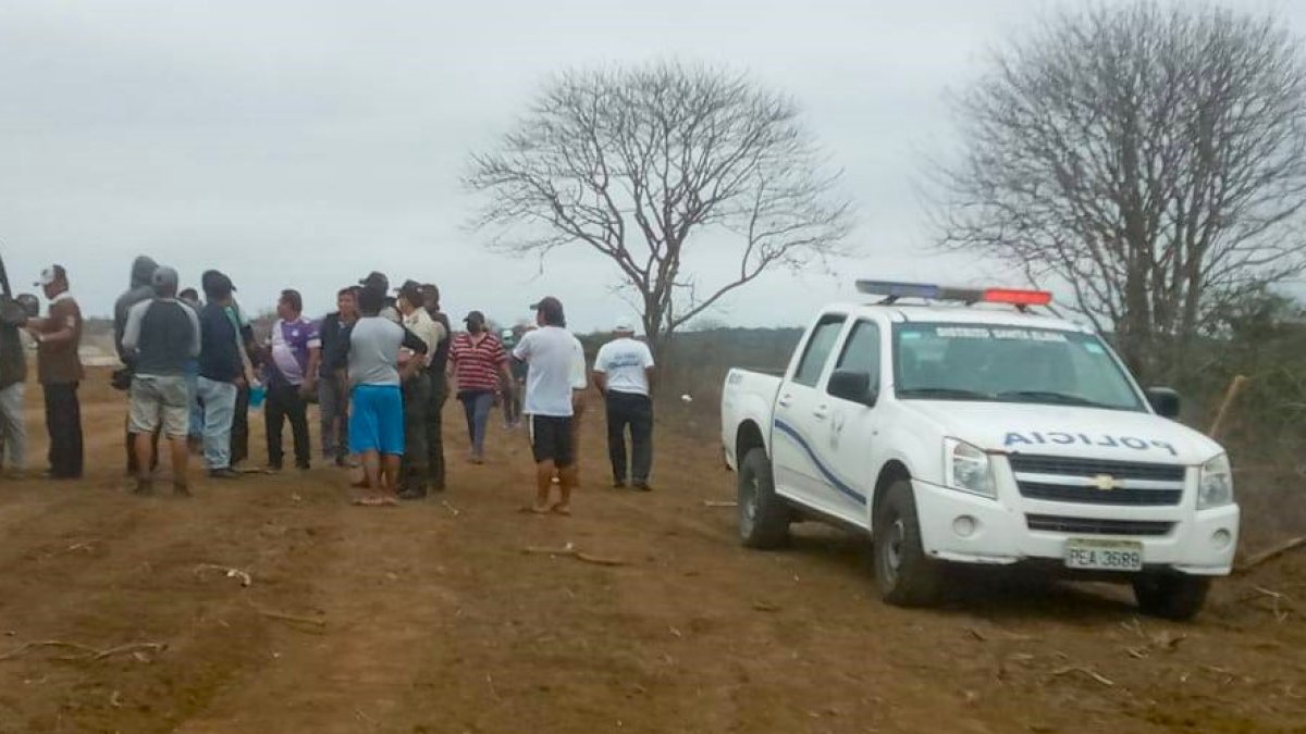 Operativo. Elementos policiales buscan a sospechoso, en agosto pasado.
