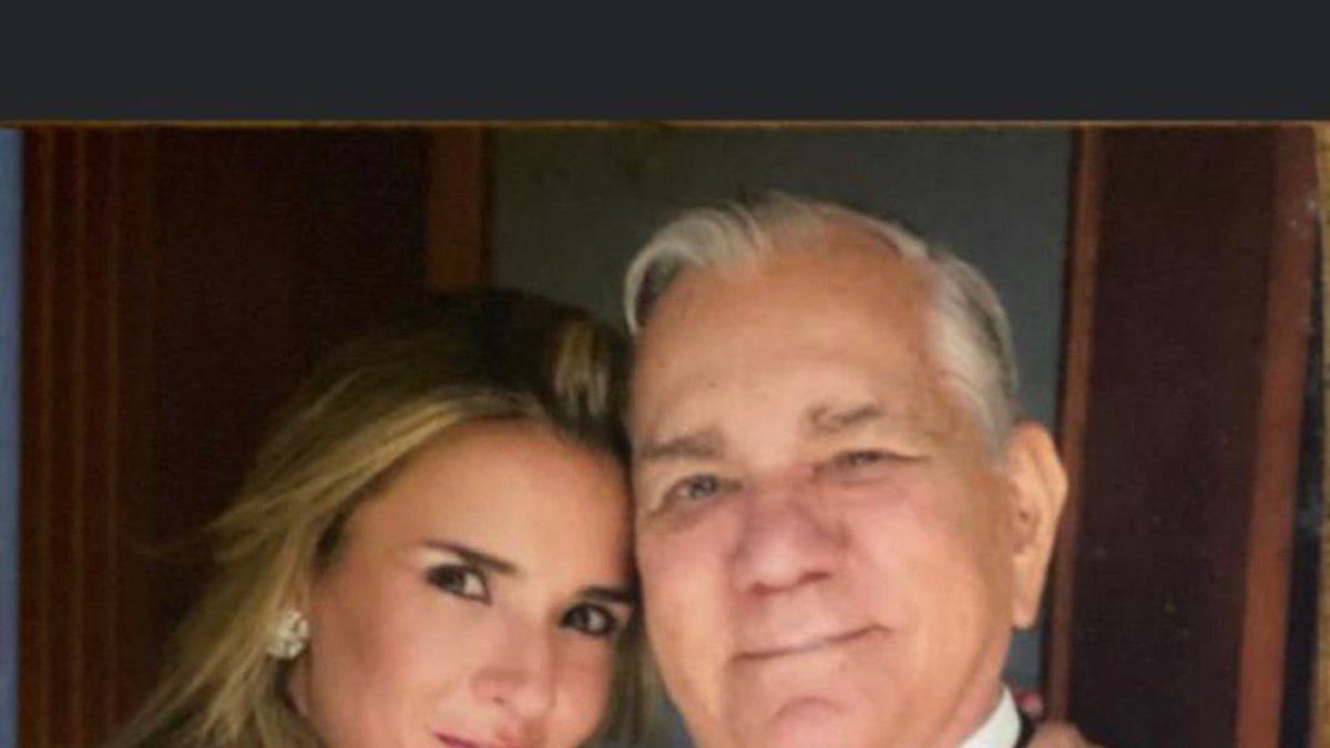 Sospechosos. Conto Patiño junto con su nieta