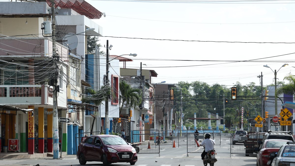 La policía trata de revisar las cámaras del sector para recabar indicios de este doble crimen.