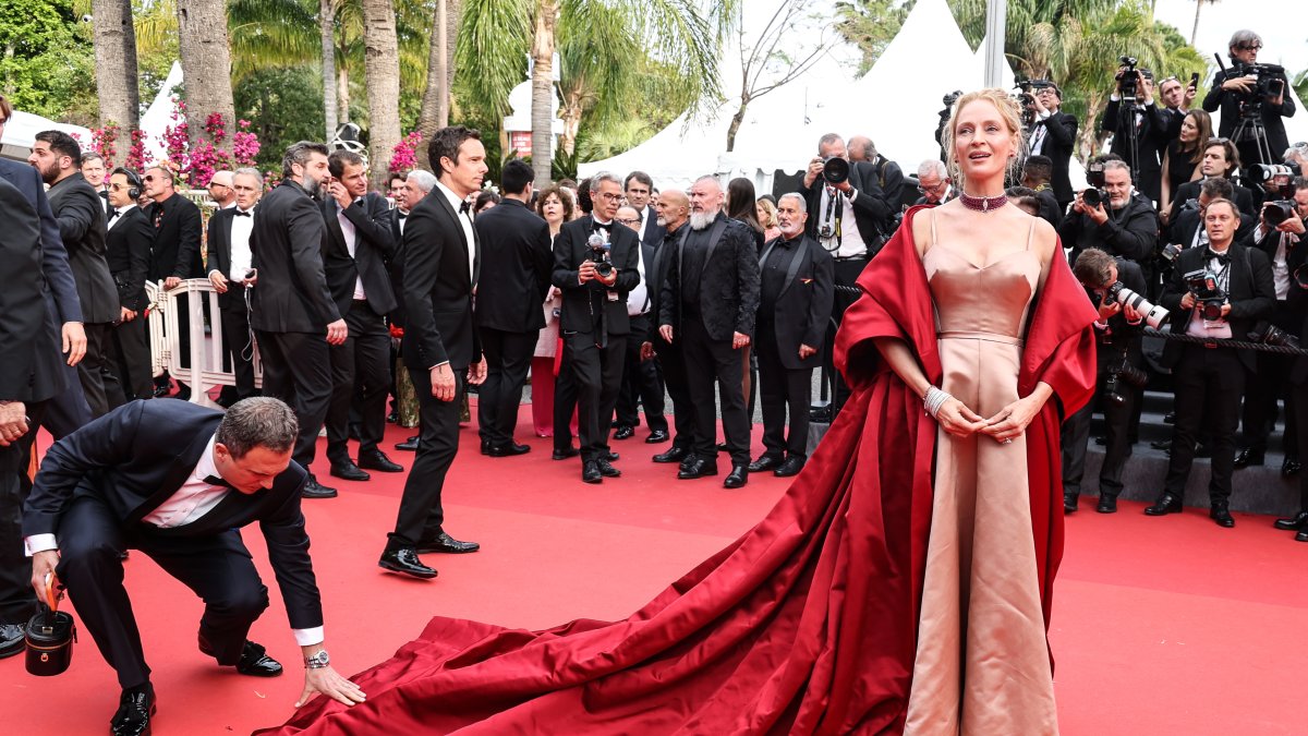 Uma Thurman a su llegada para la ceremonia de apertura de la edición 76 del festival de cine francés.
