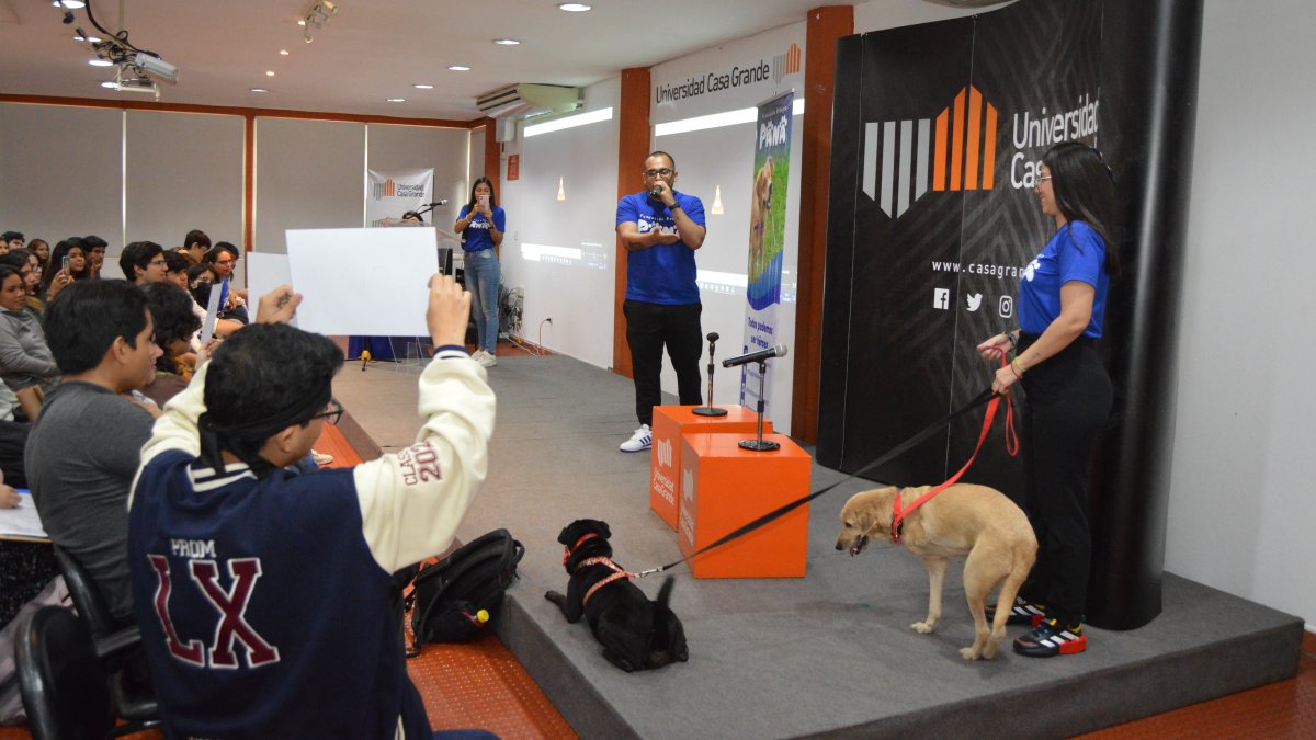 Acto. Una fundación lanza campaña sobre el abandono de mascotas.