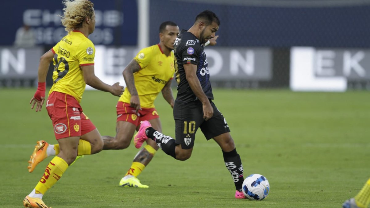 Los rayados lograron ganar en su estadio.